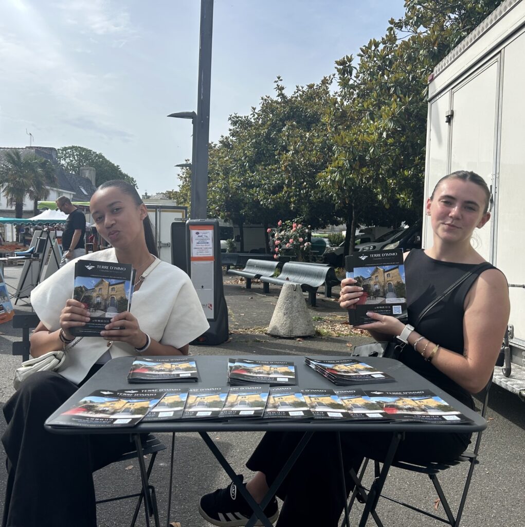 Photo de lise et amandine au marché de quimperé